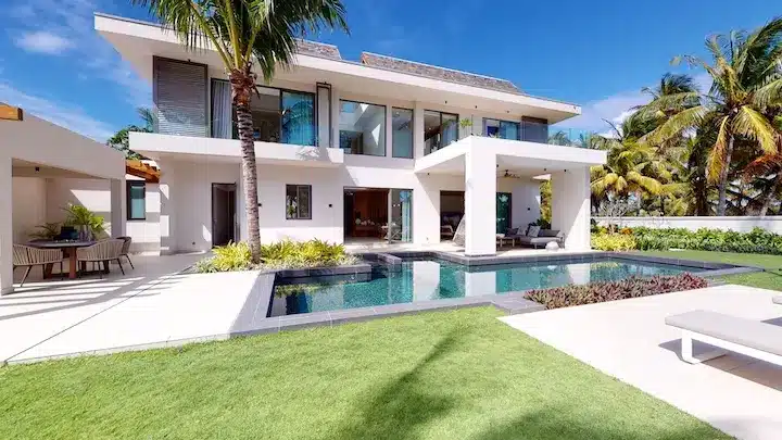 Generate AI real estate videos from 1 to 15 photos – instant or custom creation